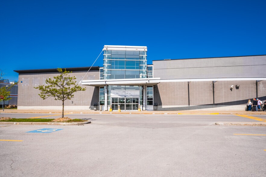More Photos Of 570 Mont Pionniers, Terrebonne Unknown For Lease