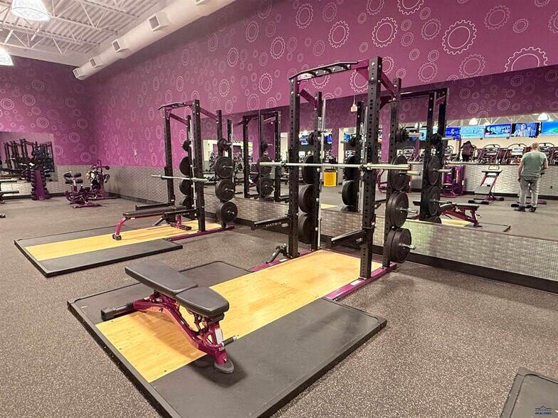 More Photos Of 1845 Haines Ave, Rapid City Freestanding For Sale