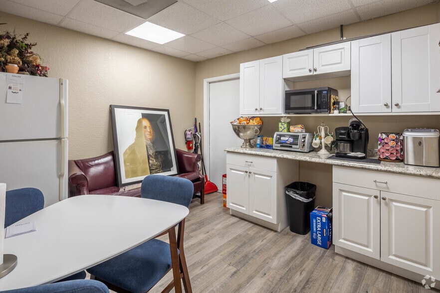 More Photos Of 2328 N US Hwy 19, Holiday Medical For Lease
