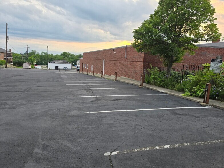 More Photos Of 20 Iron Gate Park Dr, Centerville Storefront Retail Office For Lease