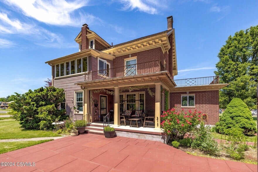 More Photos Of 570 E Main St, Middleburg Office Residential For Sale