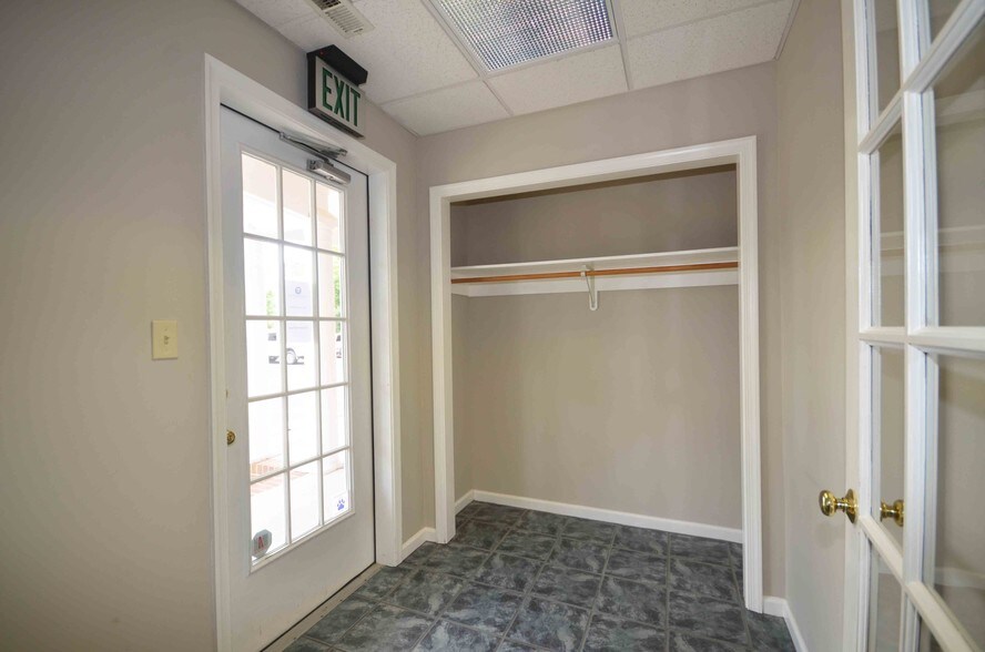 More Photos Of 556 Cynwood Dr, Easton Medical For Lease