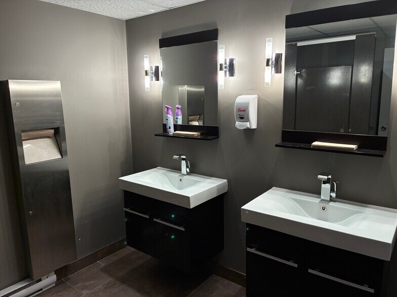 More Photos Of 179 King St E, Oshawa Office For Lease