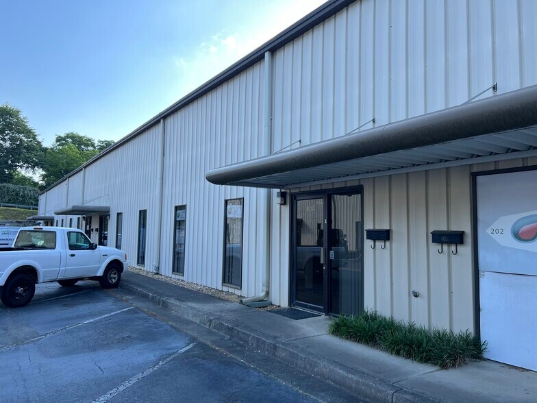 More Photos Of 450 S Cemetery St, Norcross Warehouse For Lease
