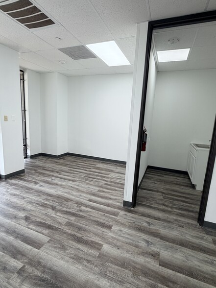 More Photos Of 12999-13003 Murphy Rd, Stafford Unknown For Lease