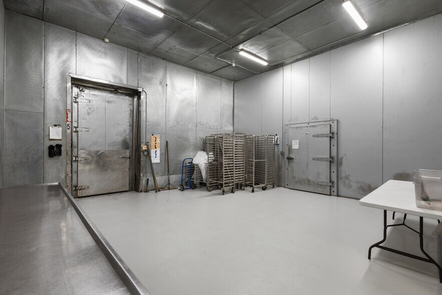 More Photos Of 875 Creel St, Melbourne Warehouse For Lease