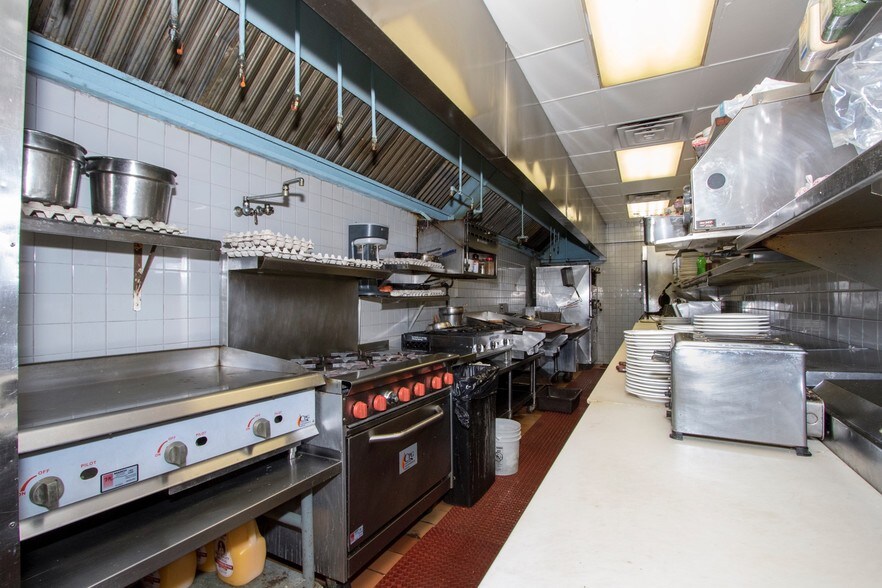 More Photos Of 300 N Northwest Hwy, Palatine Restaurant For Sale