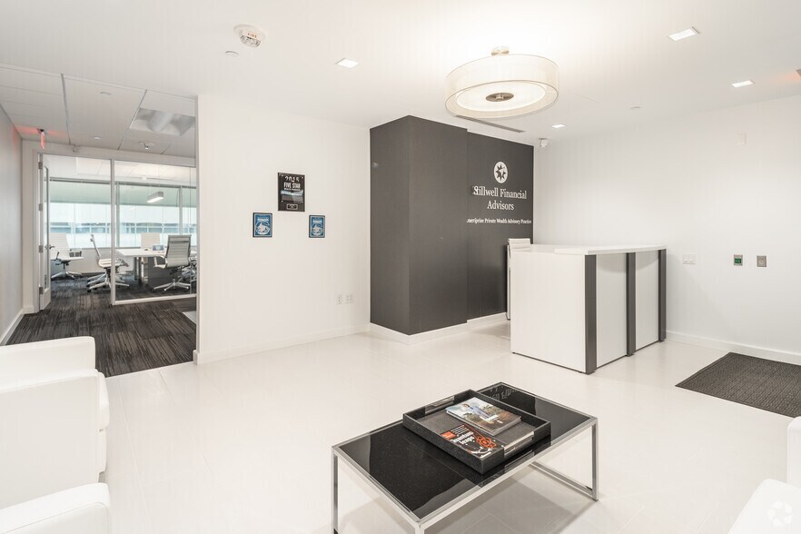 More Photos Of 1650 Arch St, Philadelphia Office For Sale