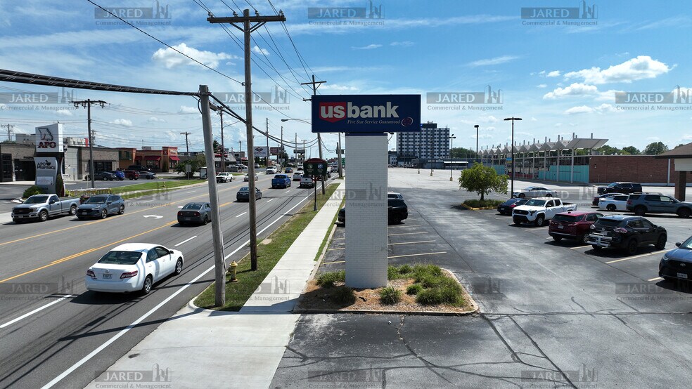More Photos Of 1615 S Glenstone Ave, Springfield Bank For Lease