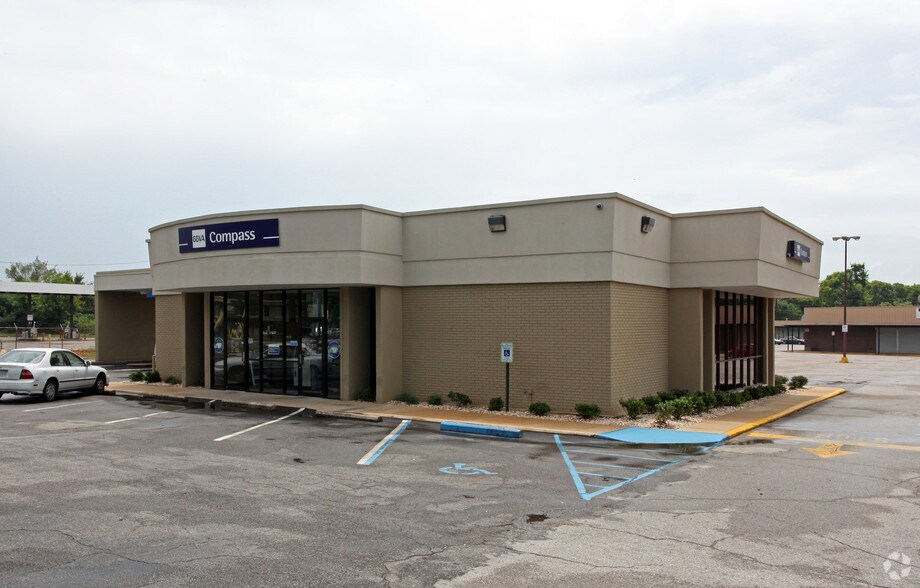 More Photos Of 1151 Bankhead Hwy W, Birmingham Bank For Lease