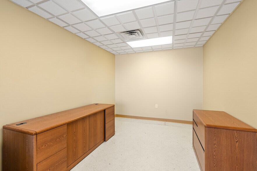 More Photos Of 275 Larcel Dr, Sikeston Flex For Lease