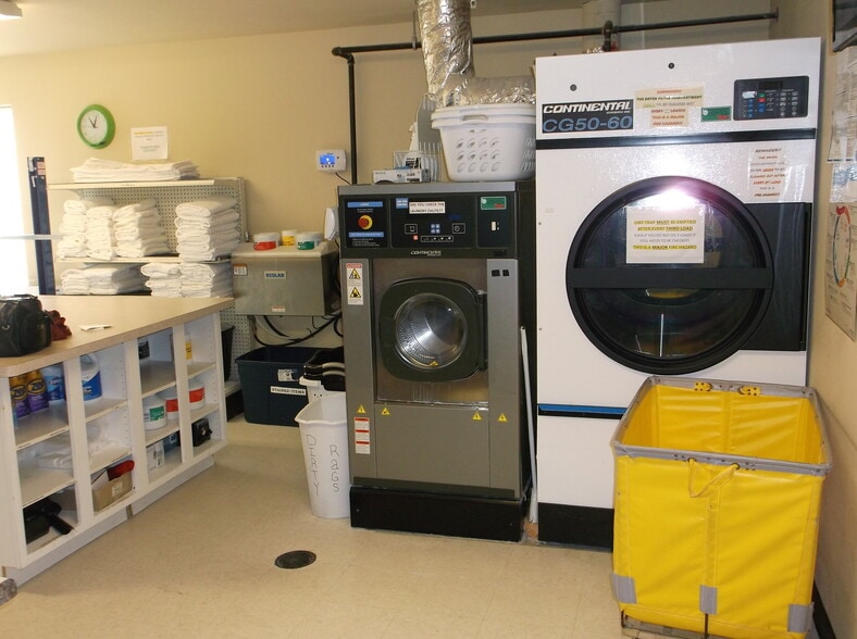 More Photos Of 1515 Planeview Dr, Oshkosh Hotel For Sale