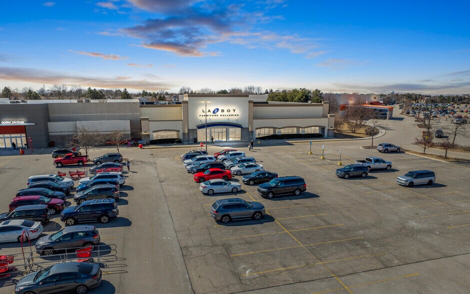 More Photos Of 6609 Grand Ave, Gurnee Storefront For Sale