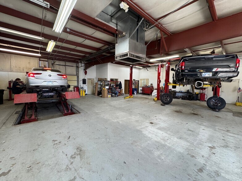 More Photos Of 6801 Hedge Lane Ter, Shawnee Showroom For Sale