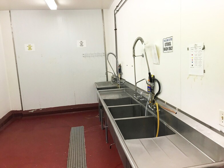 More Photos Of 740 Schneider Dr, South Elgin Manufacturing For Sale