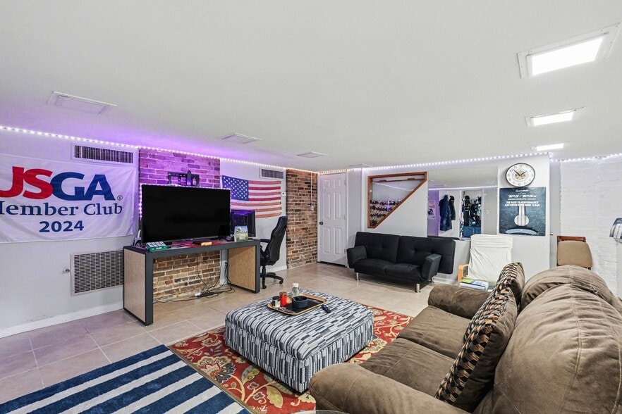 More Photos Of 1122 Caroline St, Fredericksburg Apartments For Sale