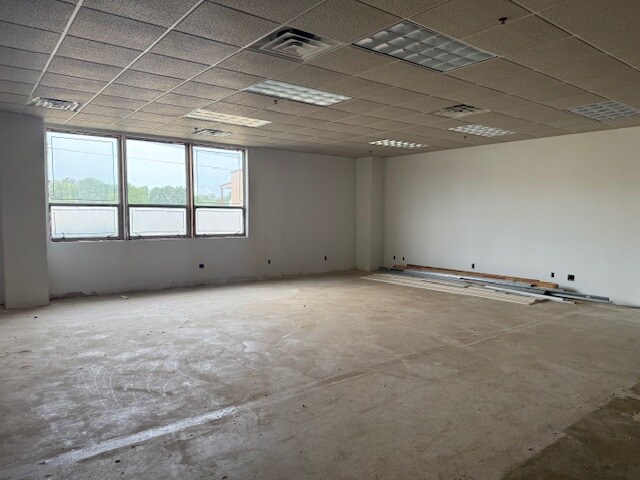 More Photos Of 301 N Taylor Rd, Garrett Warehouse For Lease