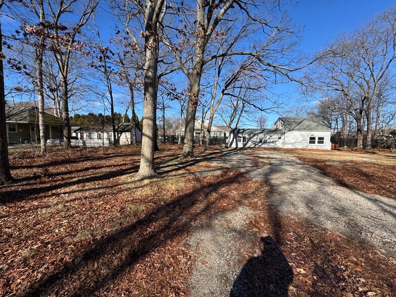 Primary Photo Of 35 Neslo Dr, Nesconset Flex For Lease