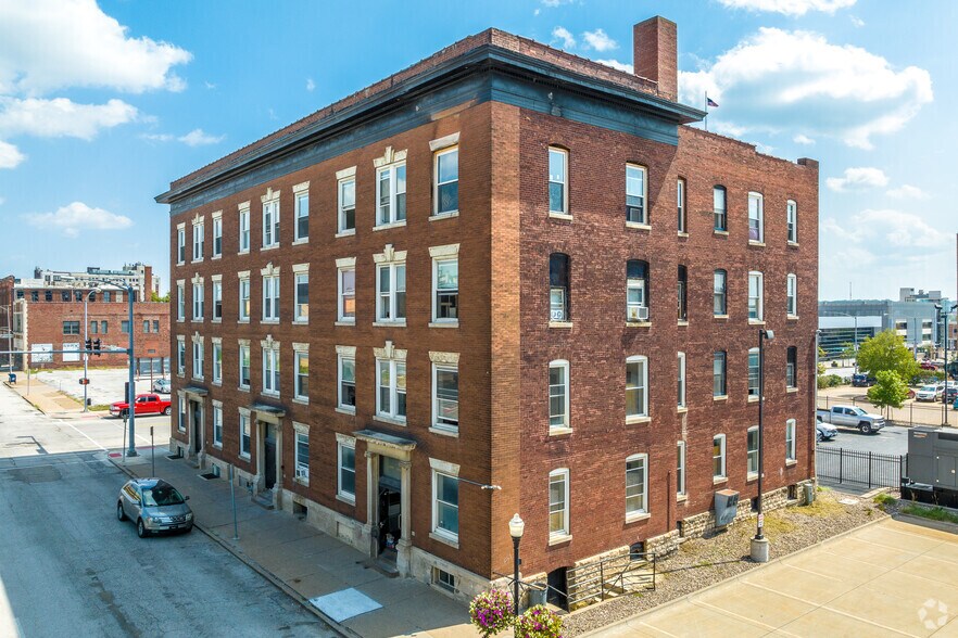 More Photos Of 401 W 4th St, Davenport Apartments For Sale