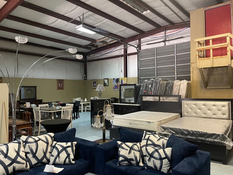 More Photos Of 461 W Gulf Bank Rd, Houston General Retail For Lease