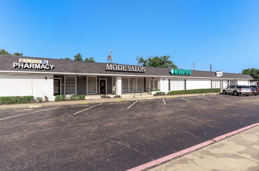 More Photos Of 1012 N Davis Dr, Arlington Storefront For Lease