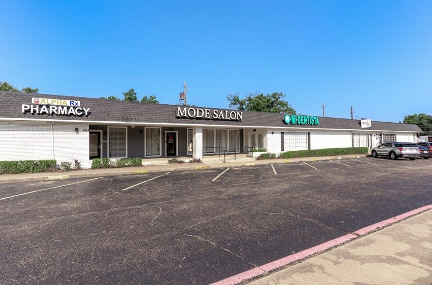 More Photos Of 1012 N Davis Dr, Arlington Storefront For Lease