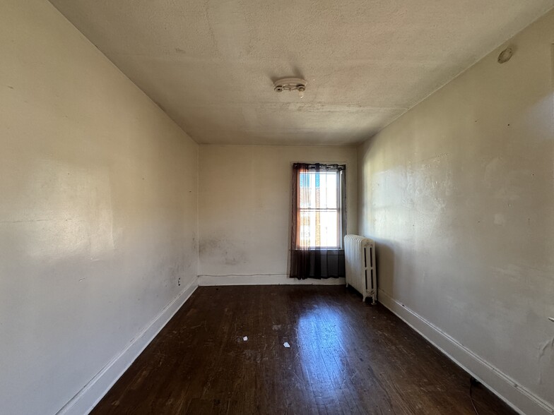 More Photos Of 102 Rowe Ave, Hartford Apartments For Sale