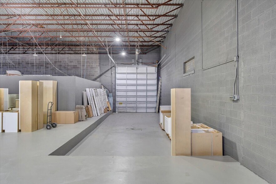 More Photos Of 2214-2216 Patterson Ave, Roanoke Showroom For Sale