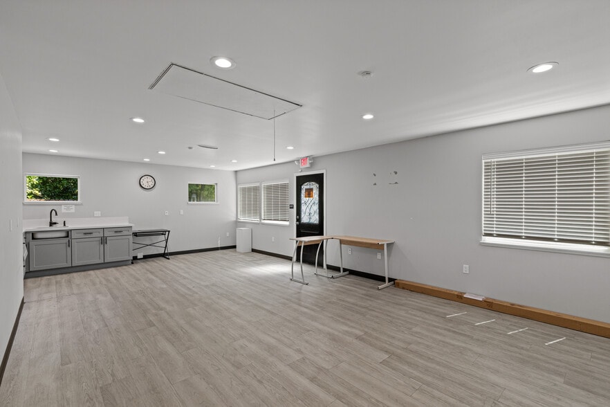 More Photos Of 1113 Castro Way, Sacramento Office For Sale