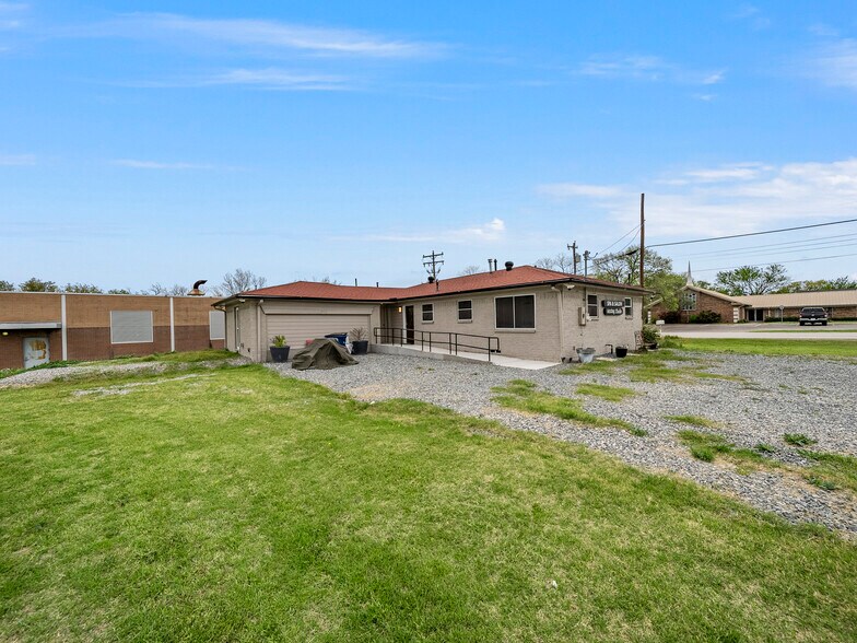 More Photos Of 612 N Third Street, Princeton Office For Sale