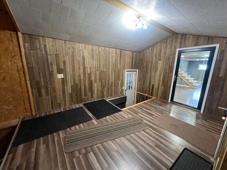 More Photos Of 380 S Main St, De Graff Light Manufacturing For Sale