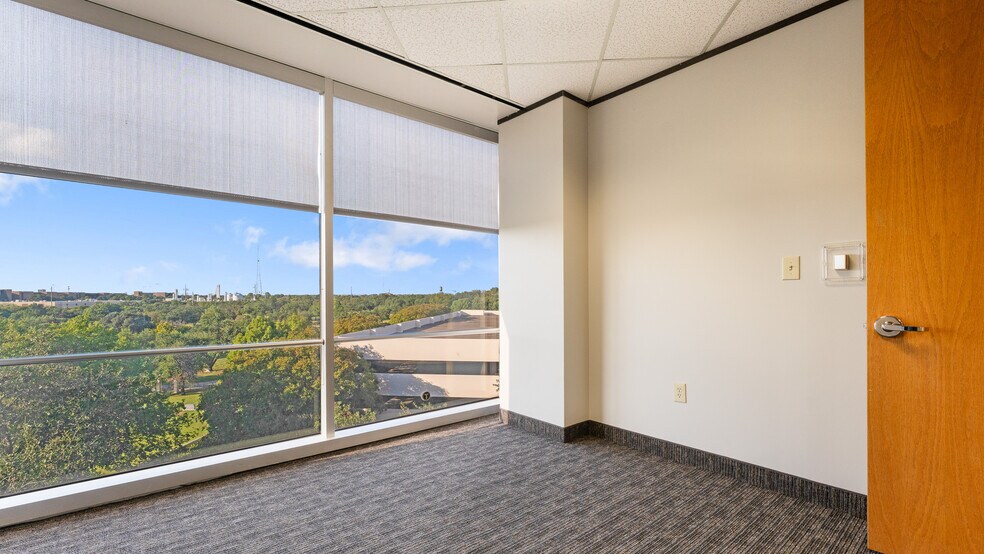 More Photos Of 9101 Lyndon B Johnson Fwy, Dallas Office For Lease