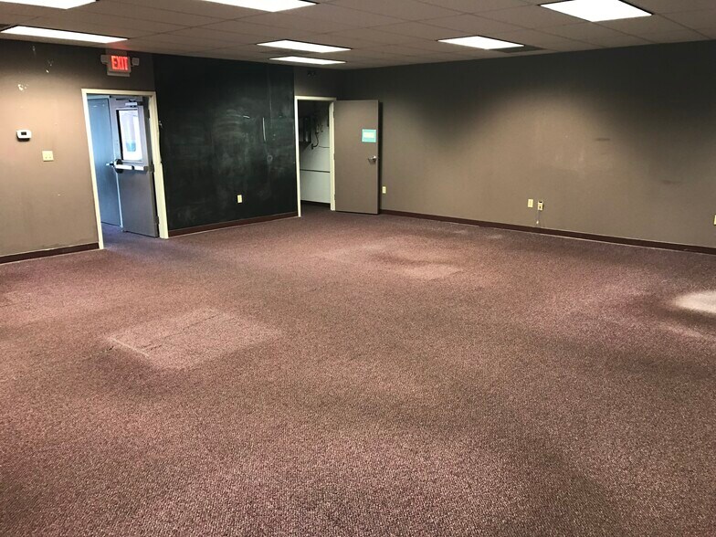 More Photos Of 330 N Reading Rd, Ephrata Unknown For Lease