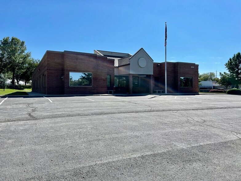 More Photos Of 8555 Monrovia St, Lenexa Office For Sale