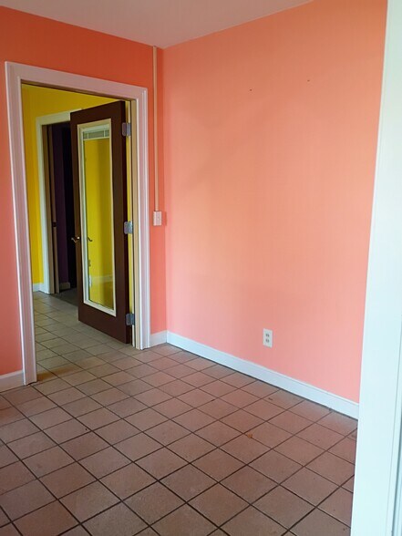 More Photos Of 652 S Broadway St, Forest City Medical For Sale