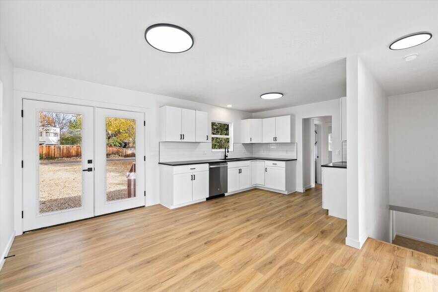 More Photos Of 4518 W Emerald St, Boise Specialty For Sale