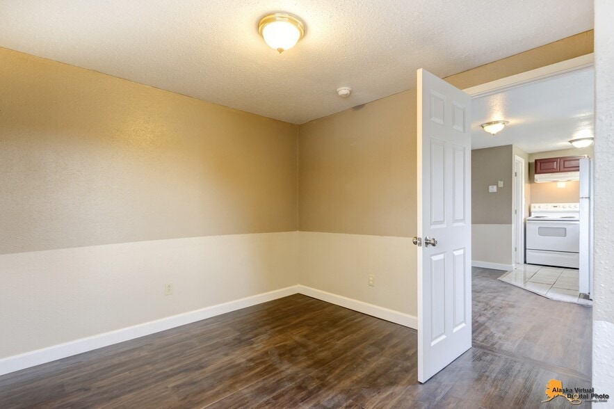 More Photos Of 1335 Hyder St, Anchorage Apartments For Sale