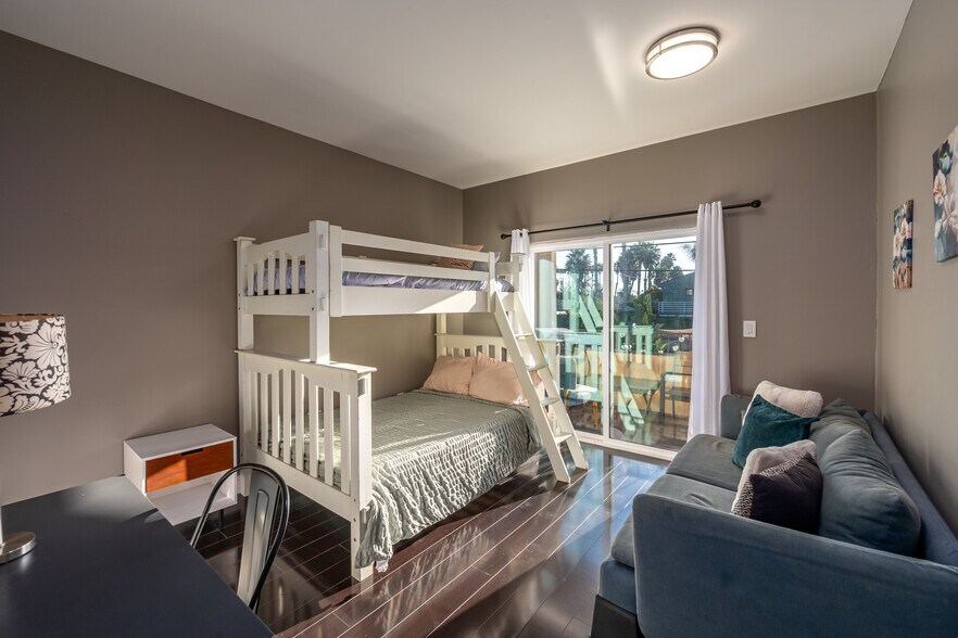 More Photos Of 4741 Point Loma Ave, San Diego Storefront Retail Residential For Sale