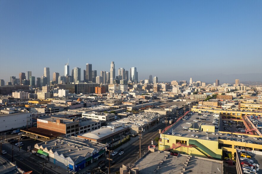 More Photos Of 1100 S San Pedro St, Los Angeles Storefront For Lease