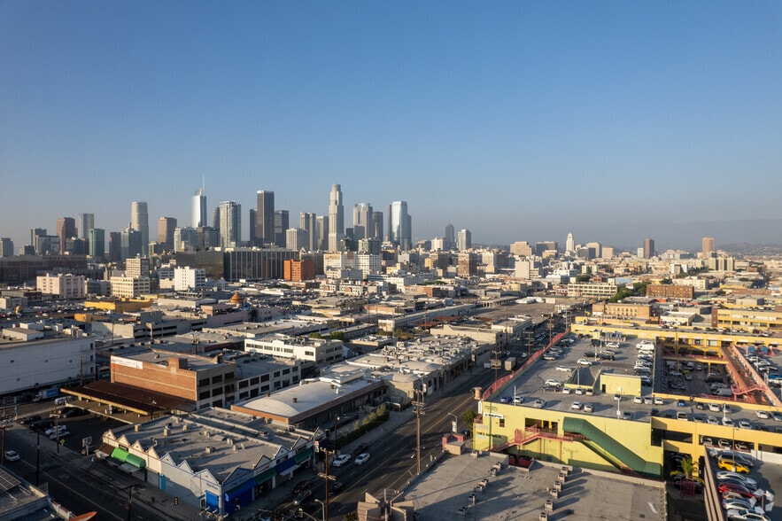 More Photos Of 1100 S San Pedro St, Los Angeles Storefront For Lease