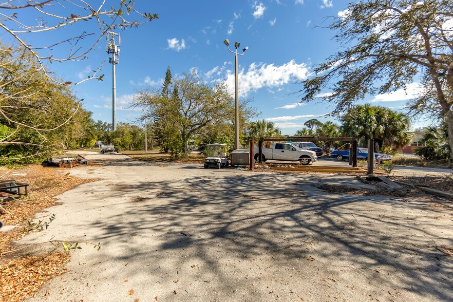 More Photos Of 6735 14th St, Bradenton Auto Repair For Sale