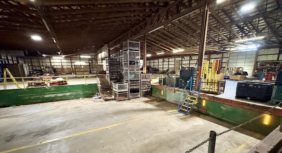 More Photos Of 2660 Lawrence St, Stevensville Manufacturing For Sale