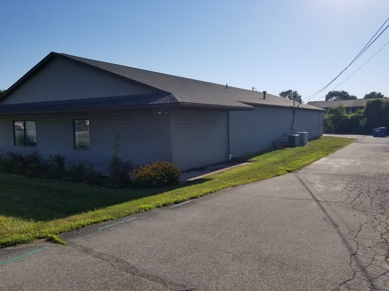 More Photos Of 239 Ash St, Tipton Medical For Lease