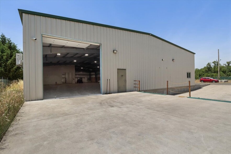 More Photos Of 600 Goldfish Farm Rd SE, Albany Warehouse For Lease