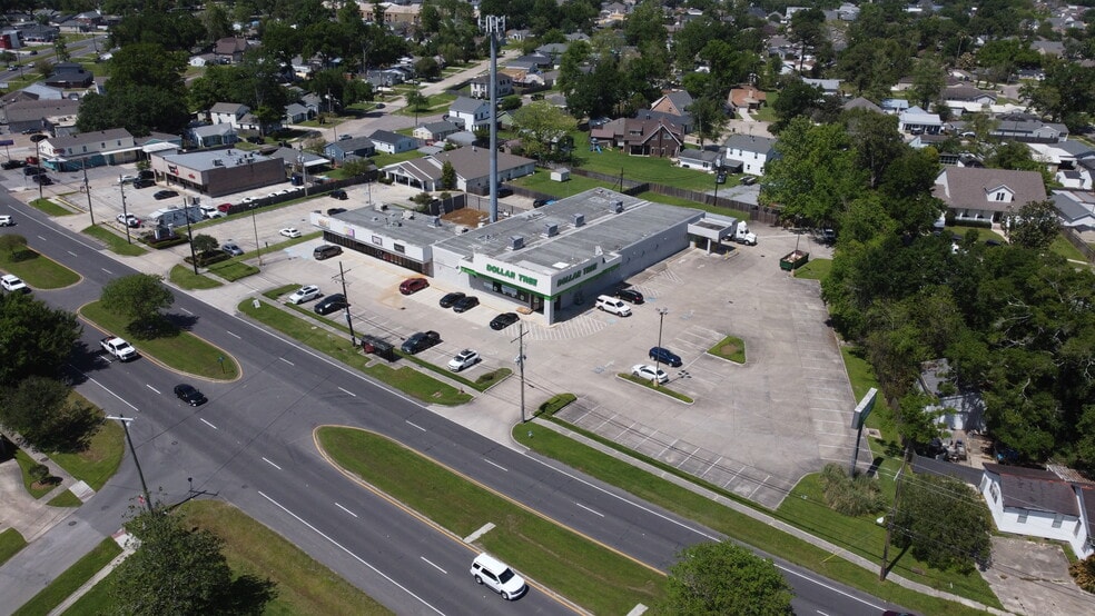 More Photos Of 8225-8227 Jefferson Hwy, Harahan Unknown For Lease