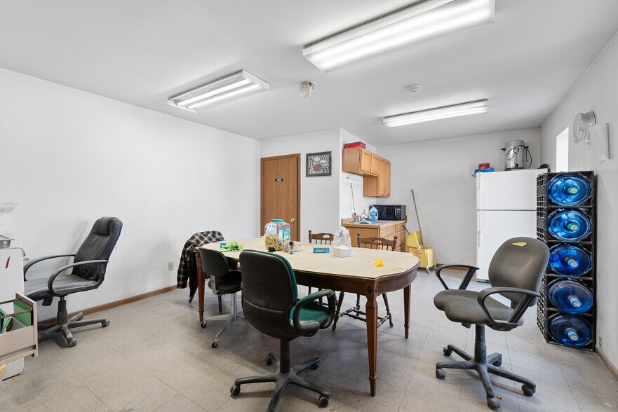 More Photos Of 105 Wilmont Dr, Waukesha Light Manufacturing For Sale