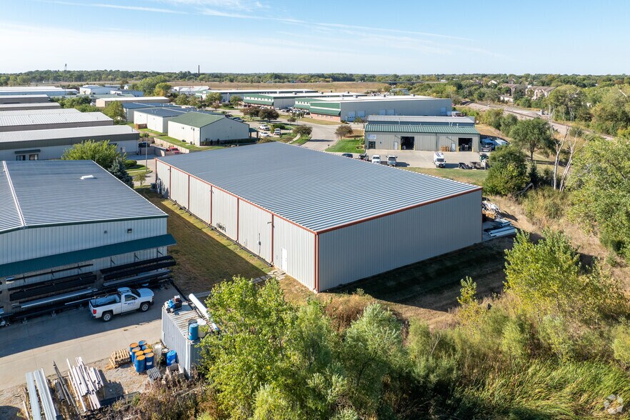 More Photos Of 520 Blue Heron Dr, Lincoln Warehouse For Lease