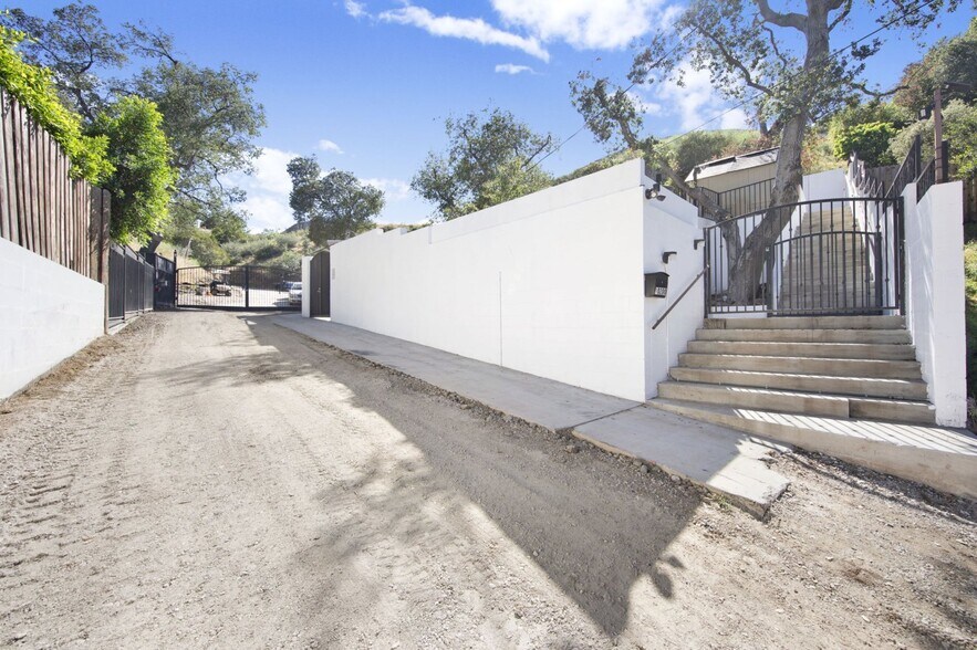 More Photos Of 10200 Willow Springs Lane, Sunland Land For Sale