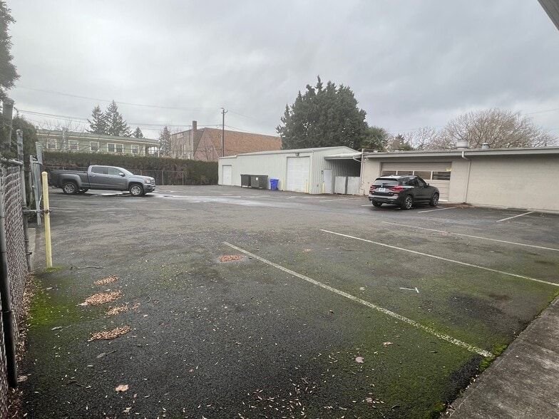 More Photos Of 2304 N Killingsworth St, Portland Warehouse For Sale