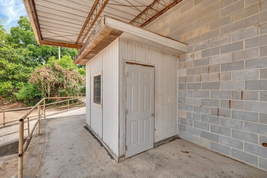 More Photos Of 1005 Richland St, Rock Hill Distribution For Sale